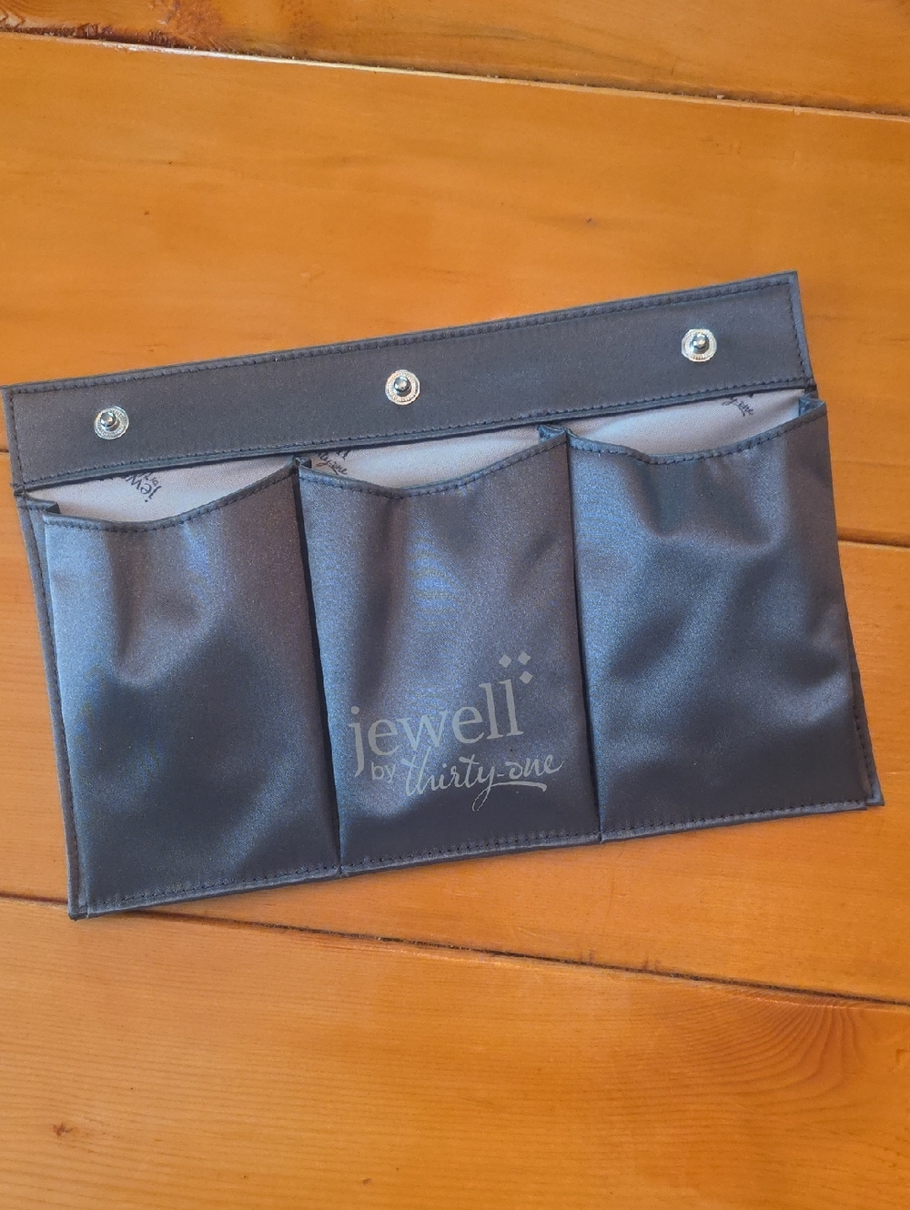 Thirty-One Jewell Triple Slit Snap-On Pocket In City Charcoal (No Longer Made)